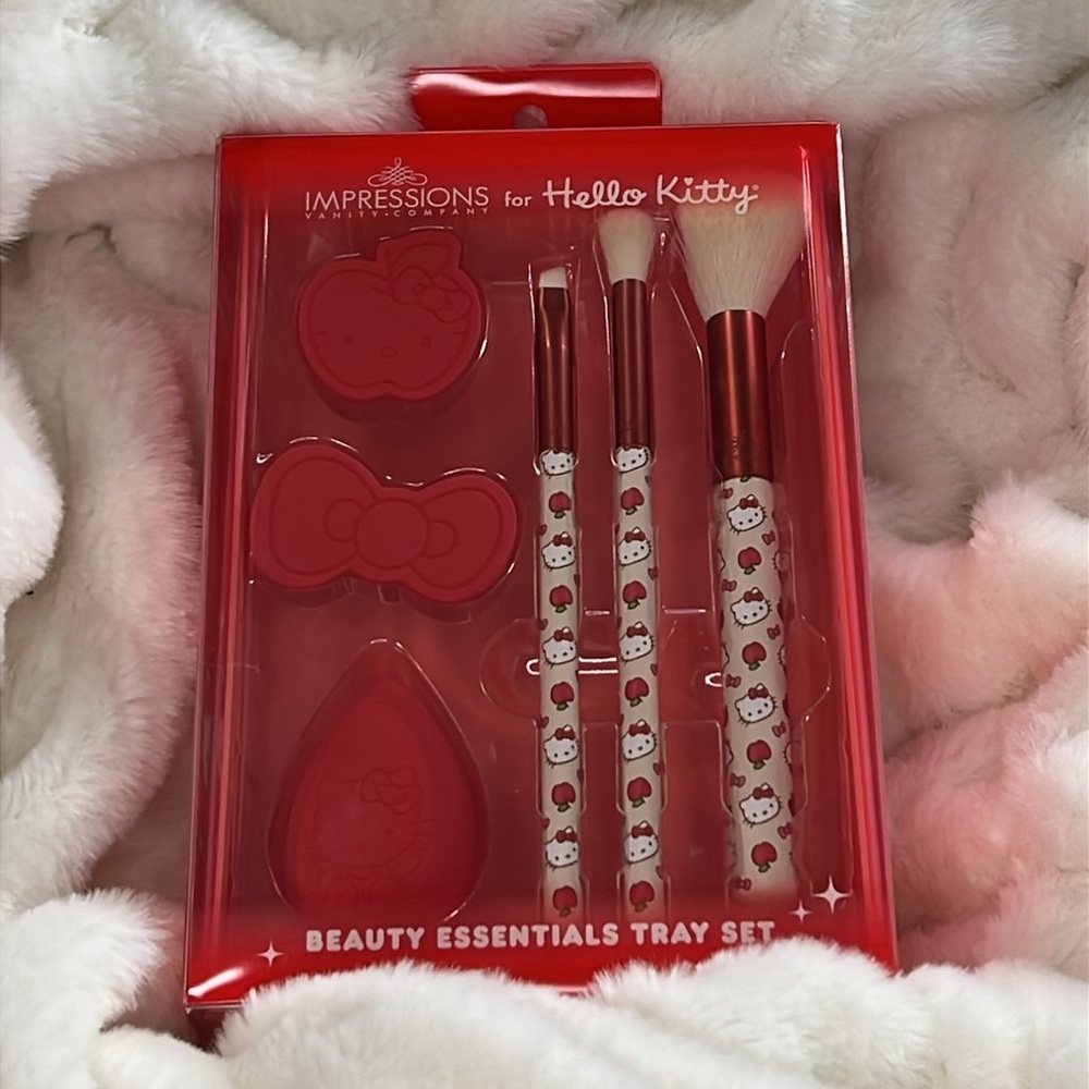 PRICE IS FIRM - Hello Kitty Apple 6 piece Beauty Pull-Out Tray Brush/Sponge Set